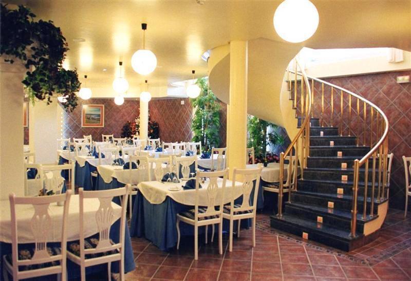 Hotel Villa De Laredo Fuengirola Bagian luar foto