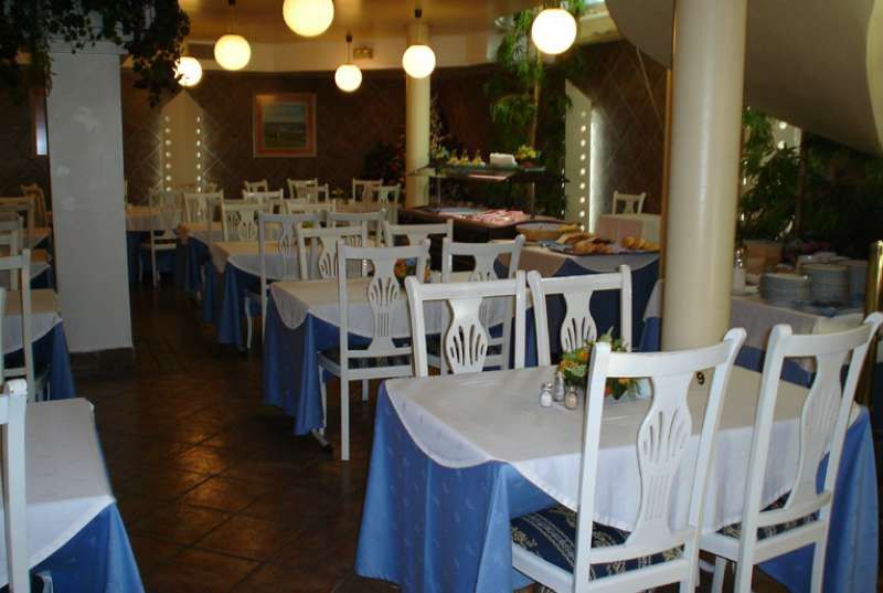 Hotel Villa De Laredo Fuengirola Bagian luar foto