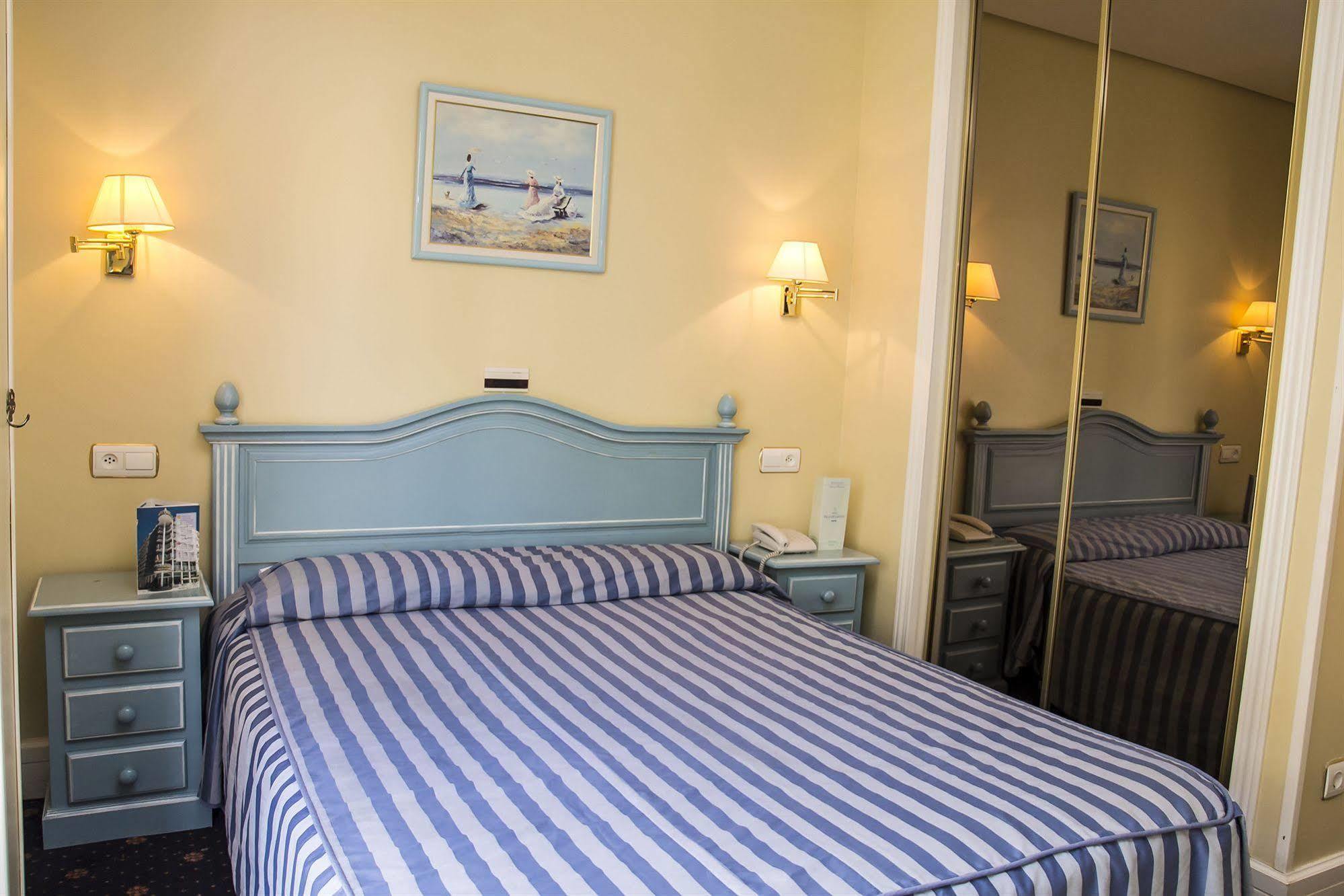 Hotel Villa De Laredo Fuengirola Bagian luar foto