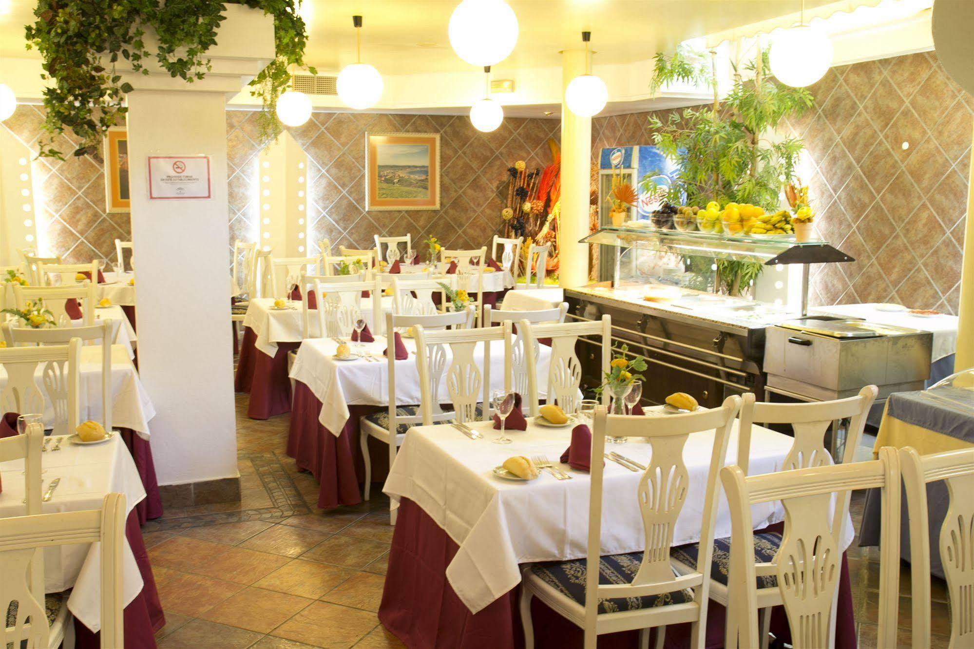 Hotel Villa De Laredo Fuengirola Bagian luar foto