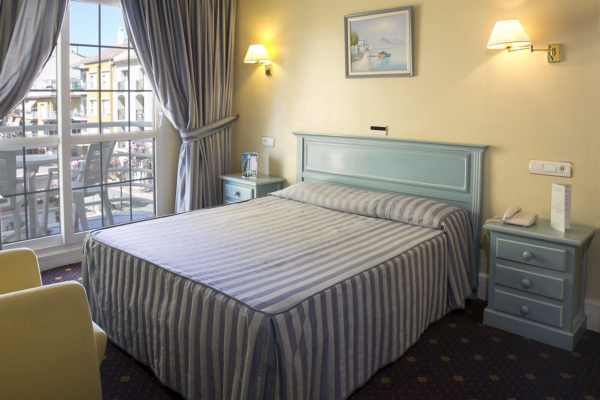 Hotel Villa De Laredo Fuengirola Bagian luar foto