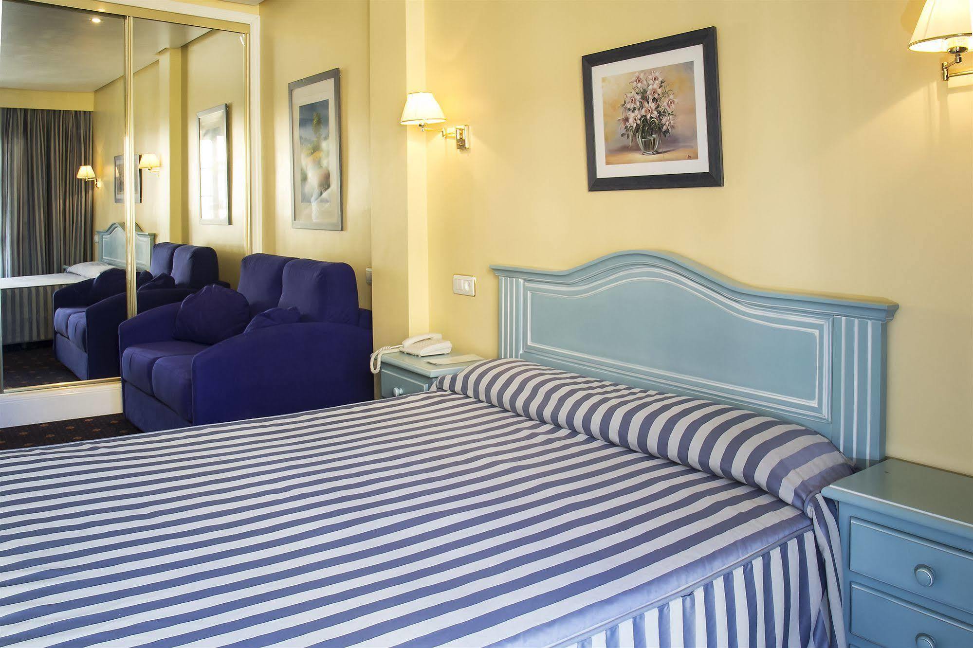 Hotel Villa De Laredo Fuengirola Bagian luar foto