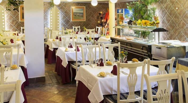 Hotel Villa De Laredo Fuengirola Bagian luar foto