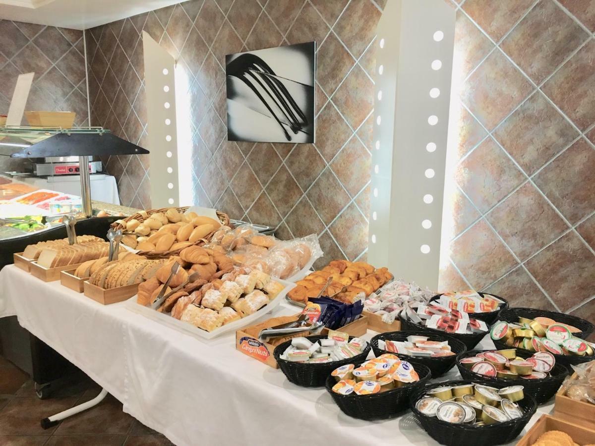 Hotel Villa De Laredo Fuengirola Bagian luar foto