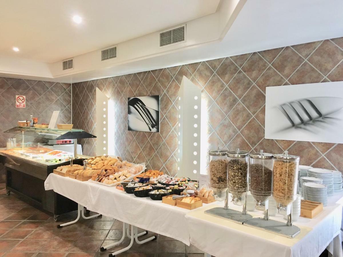 Hotel Villa De Laredo Fuengirola Bagian luar foto