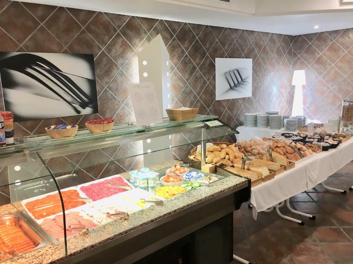 Hotel Villa De Laredo Fuengirola Bagian luar foto